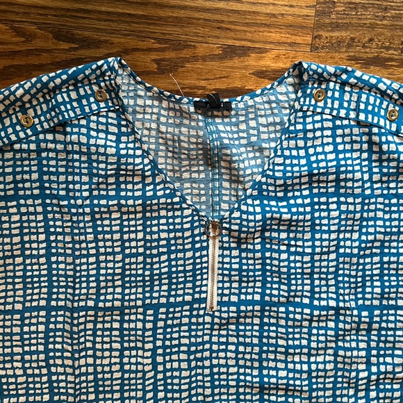 Cute top-New with tag! - Picture 3 of 4